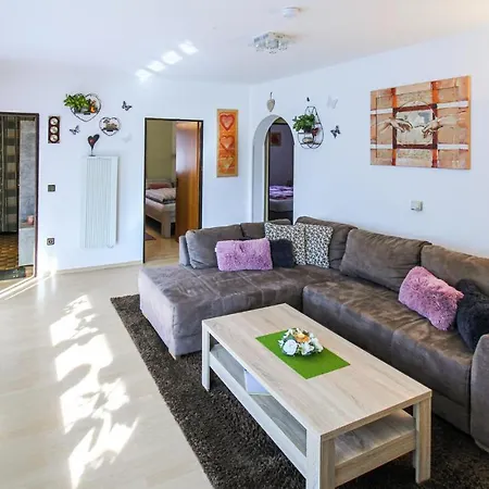 2 Bedroom Cozy In Apartmán Arrach