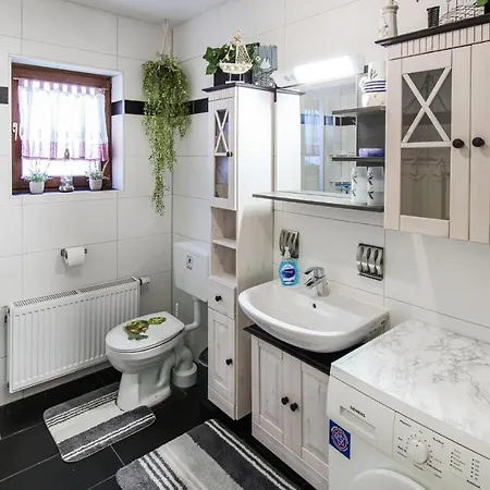 2 Bedroom Cozy In Arrach
